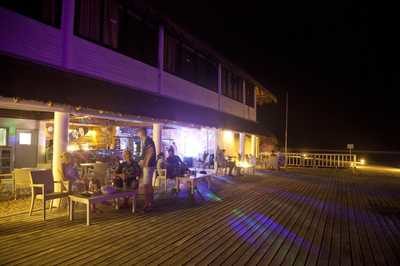 maldivi_chaaya_island_bar_ponoci